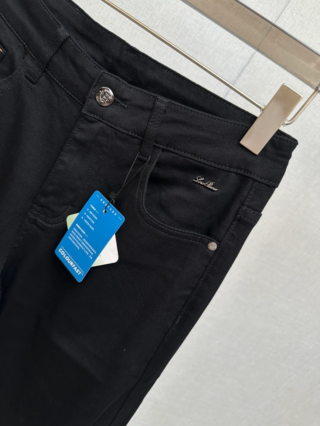 Available at the LP official website counter at the same time, the original is a very stylish pair of jeans, customized with original washed denim fabric, unique design, top-notch printing technology letter pattern logo, original hardware accessories decoration, an extremely outstanding pair of jeans, the materials and craftsmanship are extremely luxurious and exquisite, extremely high-grade, handsome and stylish upper body, recommended 👍, Sizes: 29-38